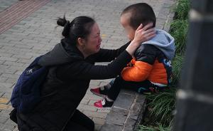 单身妈妈抱重病儿子跪地痛哭被拍下引关注，公益组织募款相助