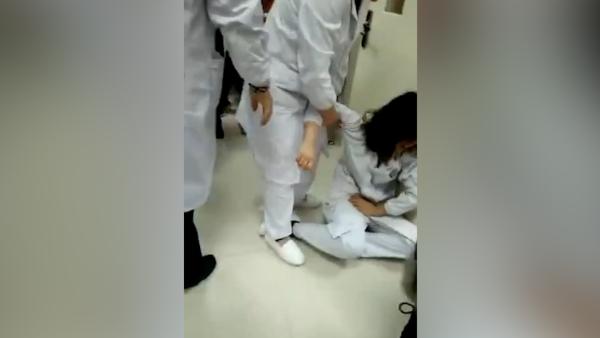 公务员之妻殴打怀孕护士续：局长被免职