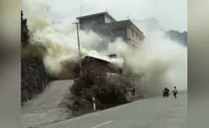 实拍桂林一榨油坊燃烧爆炸:犹如拍大片