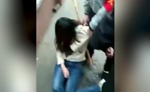 实拍:高校女生校园内持刀划伤女同学