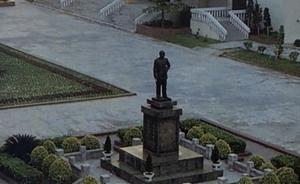 台湾又有蒋介石铜像遭泼漆，被威胁“不移走就砍头”