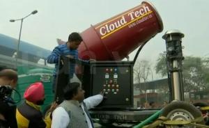 印度新德里治理雾霾搬出“抗雾霾大炮”：宛如大型吹风机