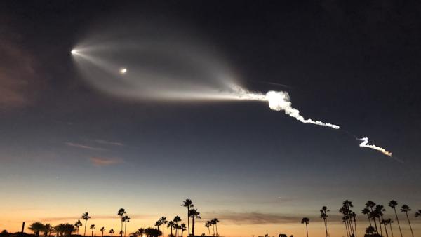 SpaceX发火箭，洛杉矶群众还以为UFO