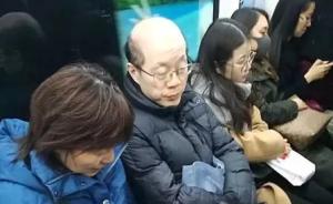 中央委员刘结一夫妇坐地铁照片热传，官员乘坐地铁出行常获赞