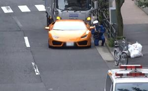 日本警察骑自行车追兰博基尼，还追上了