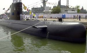 巴媒：巴总理首次在海上登上潜艇，称海军决心保卫瓜达尔港
