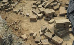 千年古墓被盗挖，安徽警方通过神秘微信追回被盗文物50余件