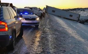 亲历冰岛车祸中国游客：大巴老旧安全带不足，司机开车吃东西