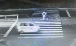 骑车人被3车碾压致死,十车路过无人救