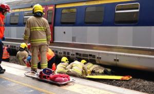 香港地铁发生坠轨事件：1名男子死亡，列车服务受阻