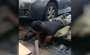 郑州：水管爆裂，工人大雪天赤膊抢修