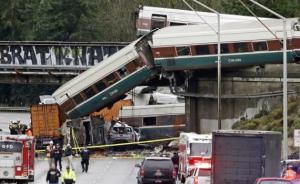 美国月内再发客运列车脱轨事故，300余人所幸无伤