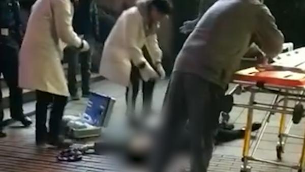 重庆男子影院附近刺伤妻子致死，仍在逃