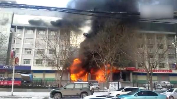街道办公楼失火，7名被困人员被救出