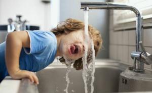 报告：美国超1.7亿人每天喝的饮用水中含有辐射物质“镭”