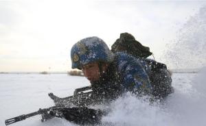解放军便携式快速成型防具研制成功：适用于荒漠、雪地等地区