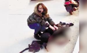 快递哥倒地血流满地,女司机救人后离开