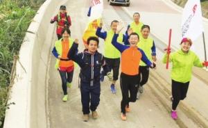 小伙历时71天从天津跑步回到贵州老家，村民们夹道相迎