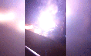 嘉兴:饲料厂突发大火,爆炸声不断