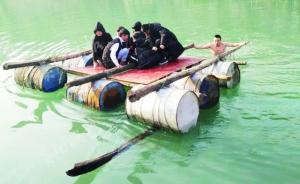 暖闻｜贵州松桃6学生乘简易筏子被困河中，特警赤身下河营救