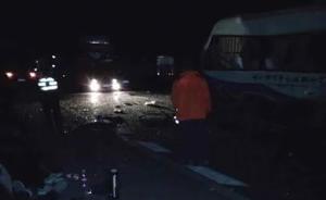 云南楚大高速4车相撞3人死亡：一旅游大巴受猛烈撞击