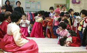 学生家长诉教育不公，韩国教育部门暂缓幼儿园英语课禁令