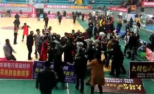 湖南涟源篮球赛双方队员起冲突，官方称有人受伤