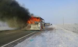 哈萨克斯坦大客车起火致52死事故原因：有人用喷灯取暖