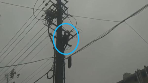 疑被跟踪男子爬高压电塔，万户市民断电
