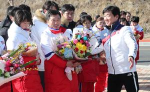 朝韩冬奥携手｜朝鲜女子冰球代表团抵韩，韩朝联队首战瑞士队