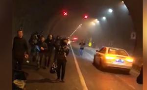 福州一隧道坍塌眾人逃生?車冒煙引恐慌
