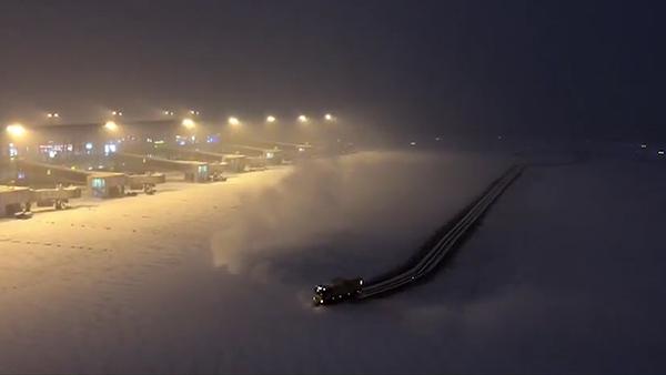 暴雪来袭中东部地区多个机场通行力下降