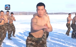 零下31度，武警官兵赤膊“抗寒”