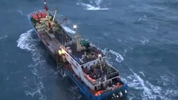 舟山：直升机转移170海里外中风渔民