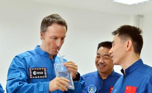 中国空间站建设将开放：俩“老外”和杨利伟一起呛水暴晒训练