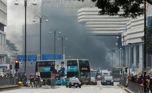 香港尖沙咀突发大火，现场有大量浓烟冒出