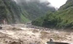 雅安暴雨：泥石流冲垮公路，山洪致2死