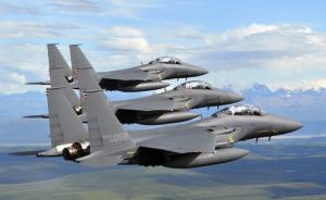 韩国空军出动4架F-15K战机，进行实弹轰炸演习
