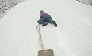 行走的“敬业福”：盘州一95后小伙爬行上雪山抢修通讯基站