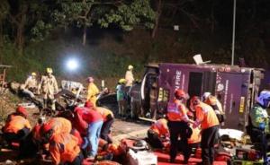 香港双层大巴侧翻事故死亡人数升至19人，另有60多人受伤