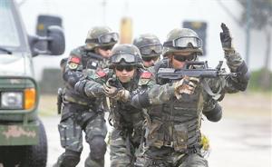 武警上海总队实战化极限训练：集中力量钻研处置城市反恐
