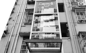 杭州又一90年代楼栋加装电梯昨天启用，系全透明玻璃观景款