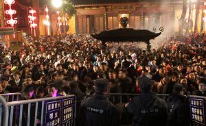 除夕夜杭州170名特警执勤灵隐寺，确保香客、游人安全