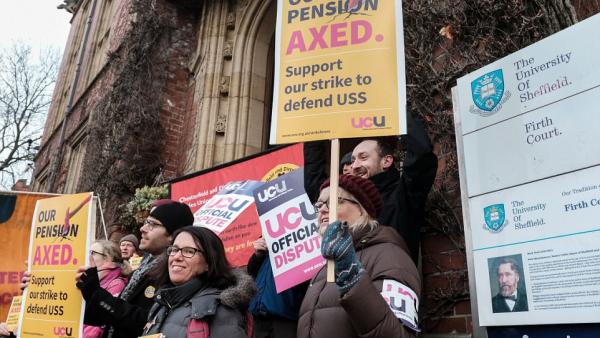 英高校教师罢工停课，留学生要求退学费