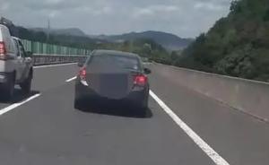 台州女司机高速上开20码散心，被交警逼停后下车又抓又咬