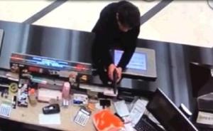 香港抢劫银行男子被捕：作案工具为玩具手枪，7万港币被追回