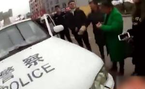 男子遮牌被罰,妻女撕罰單辱罵威脅交警