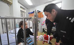 滞留儿童叫他“爸爸”，上海民警希望孩子们回家后忘了自己