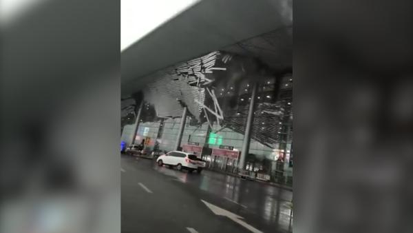 惊险：37米/秒大风掀翻南昌机场吊顶