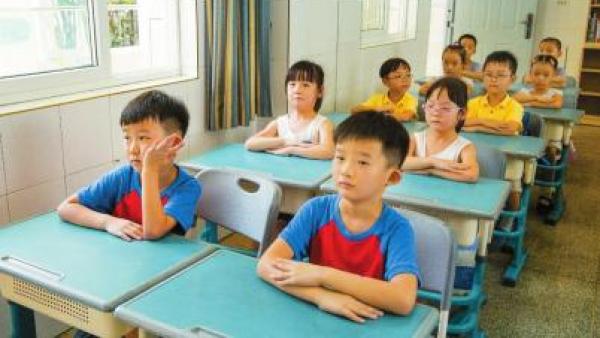 杭州：开学一年级，1班进了6对双胞胎